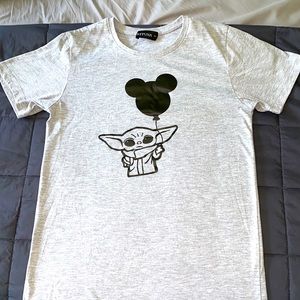 Baby Yoda, Mickey ballon tee.